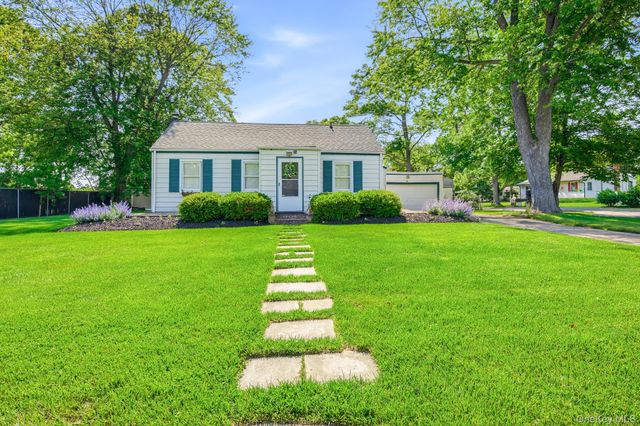 76 Hanrahan Avenue, Farmingville, NY 11738
