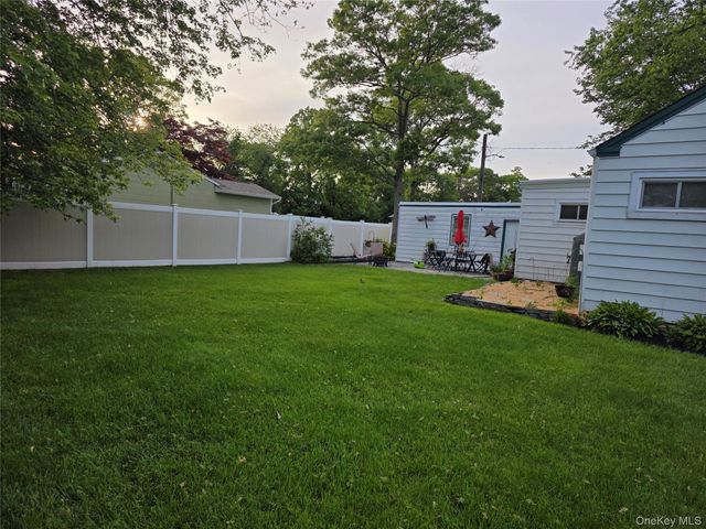 76 Hanrahan Avenue, Farmingville, NY 11738