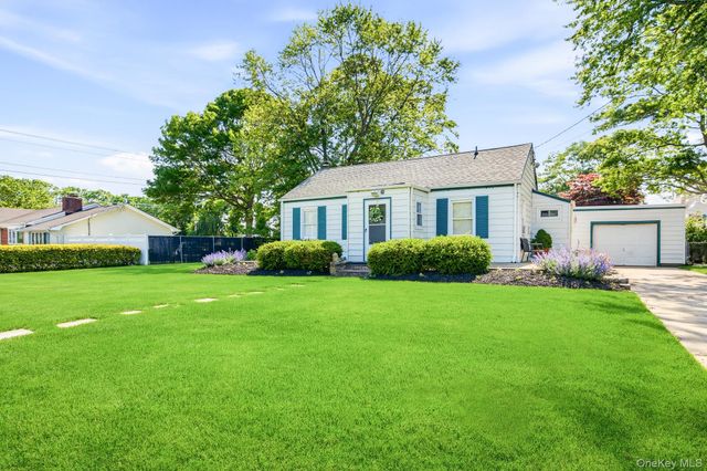 76 Hanrahan Avenue, Farmingville, NY 11738