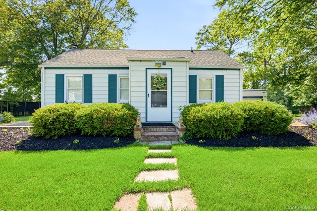 76 Hanrahan Avenue, Farmingville, NY 11738