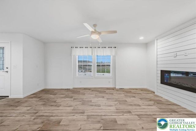 1318 Aylesbury Road, Lehigh Twp, PA 18088