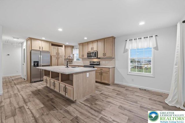 1318 Aylesbury Road, Lehigh Twp, PA 18088