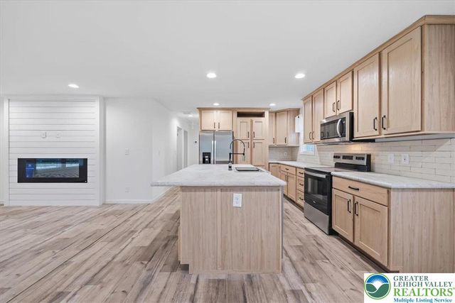 1318 Aylesbury Road, Lehigh Twp, PA 18088