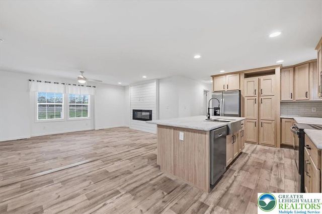 1318 Aylesbury Road, Lehigh Twp, PA 18088