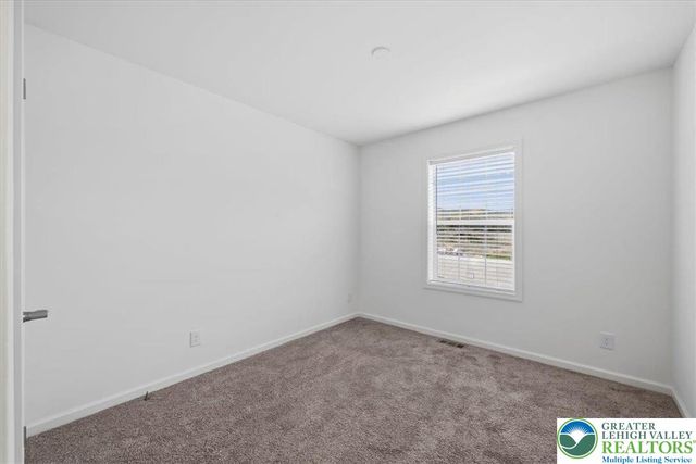 1318 Aylesbury Road, Lehigh Twp, PA 18088