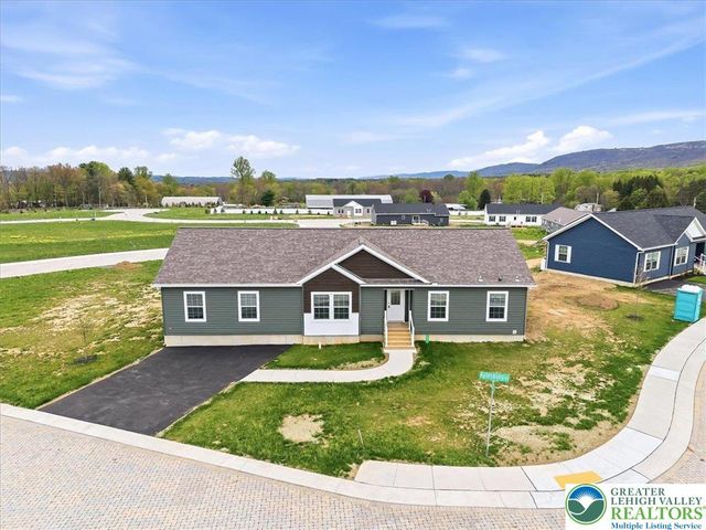 1318 Aylesbury Road, Lehigh Twp, PA 18088
