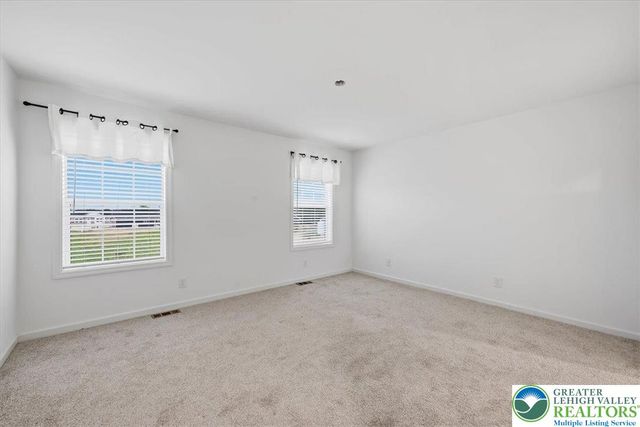 1318 Aylesbury Road, Lehigh Twp, PA 18088