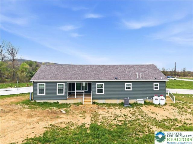 1318 Aylesbury Road, Lehigh Twp, PA 18088