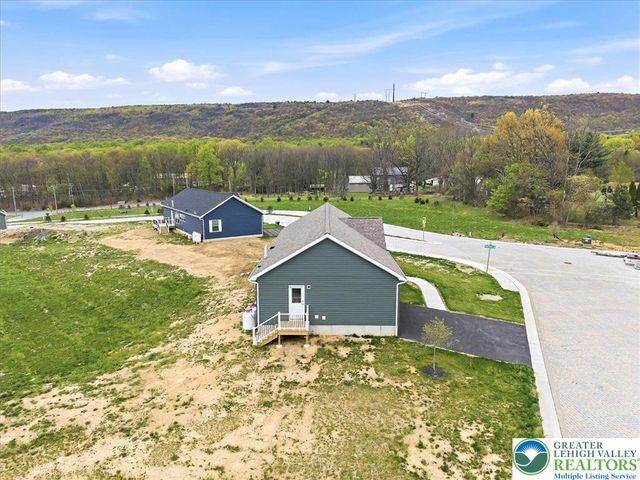 1318 Aylesbury Road, Lehigh Twp, PA 18088
