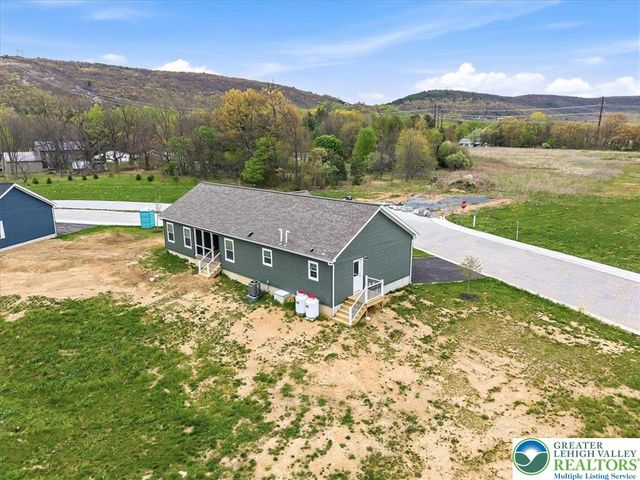 1318 Aylesbury Road, Lehigh Twp, PA 18088