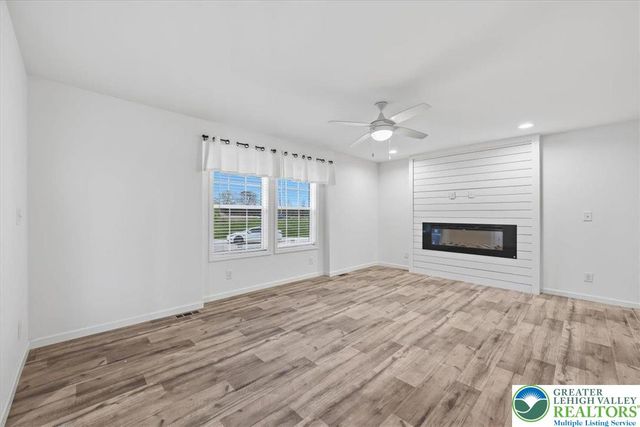 1318 Aylesbury Road, Lehigh Twp, PA 18088