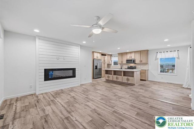1318 Aylesbury Road, Lehigh Twp, PA 18088