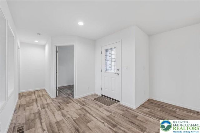 1318 Aylesbury Road, Lehigh Twp, PA 18088