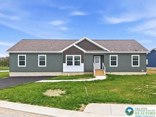 1318 Aylesbury Road, Lehigh Twp, PA 18088