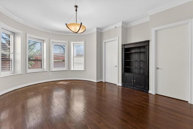 4900 Central Street 104, Kansas City, MO 64112