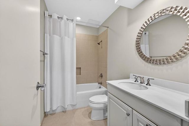 4900 Central Street 104, Kansas City, MO 64112