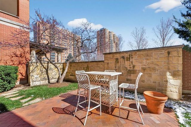 4900 Central Street 104, Kansas City, MO 64112