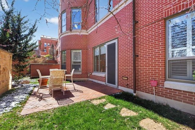 4900 Central Street 104, Kansas City, MO 64112