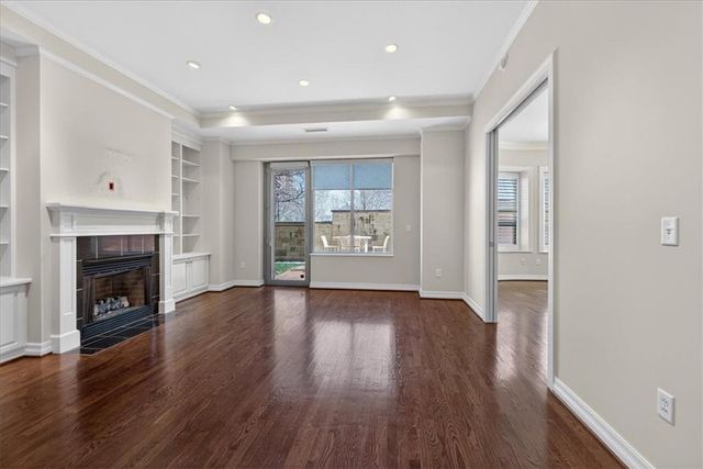 4900 Central Street 104, Kansas City, MO 64112