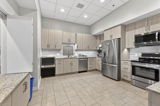 4900 Central Street 104, Kansas City, MO 64112