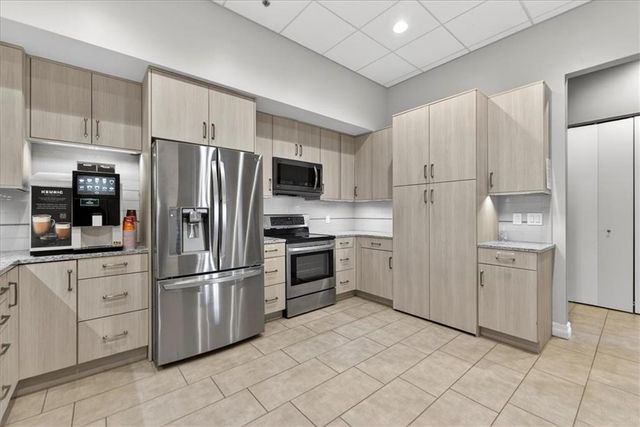 4900 Central Street 104, Kansas City, MO 64112