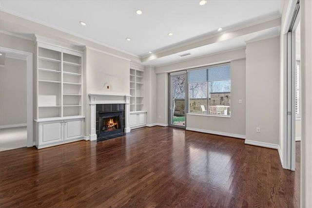 4900 Central Street 104, Kansas City, MO 64112