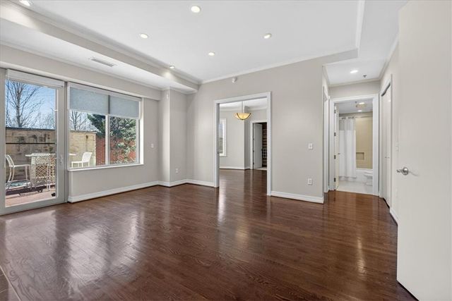 4900 Central Street 104, Kansas City, MO 64112