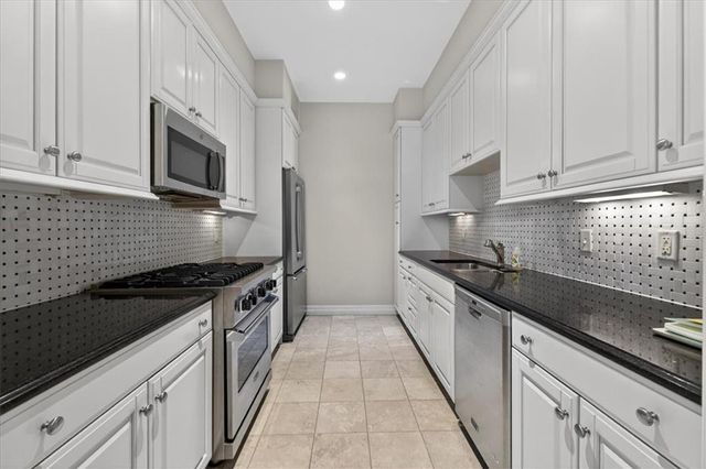 4900 Central Street 104, Kansas City, MO 64112