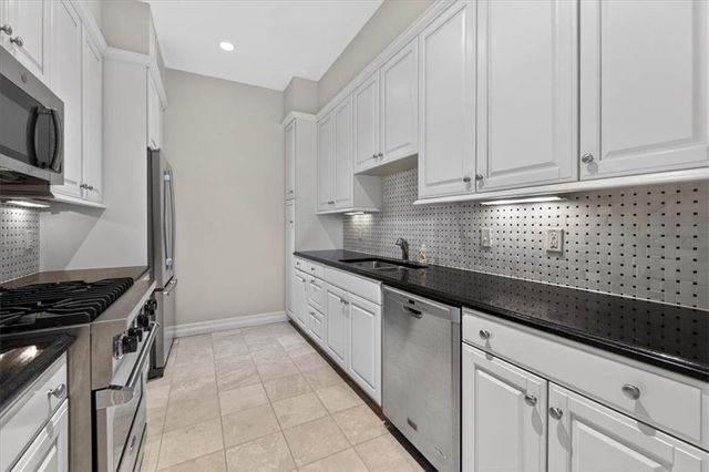 4900 Central Street 104, Kansas City, MO 64112