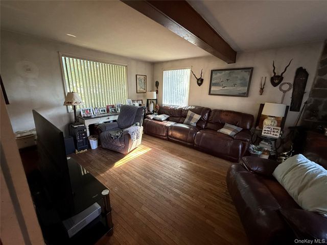 5 8th Street, Sound Beach, NY 11789