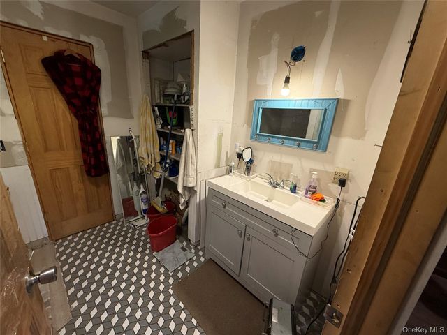 5 8th Street, Sound Beach, NY 11789