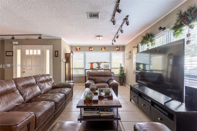 4548 SW 28th Way, Dania Beach, FL 33312