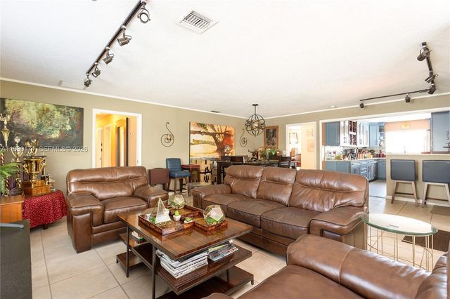 4548 SW 28th Way, Dania Beach, FL 33312