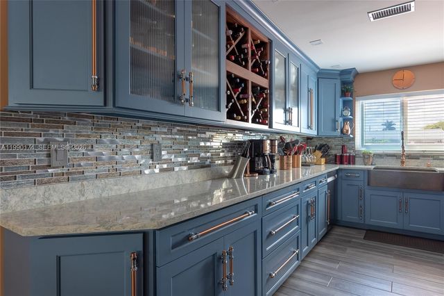 4548 SW 28th Way, Dania Beach, FL 33312