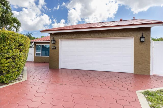 4548 SW 28th Way, Dania Beach, FL 33312