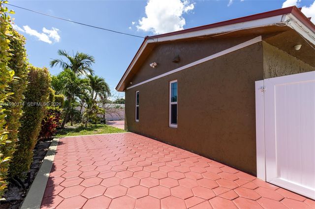 4548 SW 28th Way, Dania Beach, FL 33312