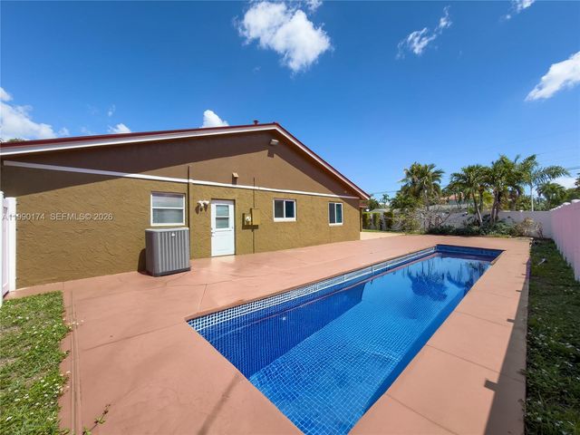 4548 SW 28th Way, Dania Beach, FL 33312