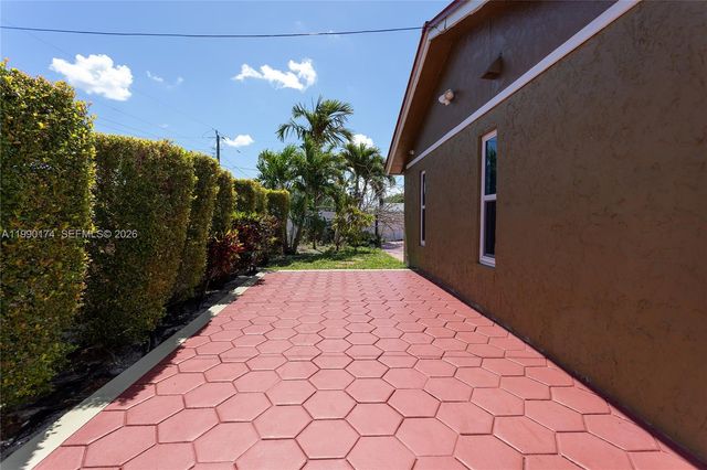 4548 SW 28th Way, Dania Beach, FL 33312