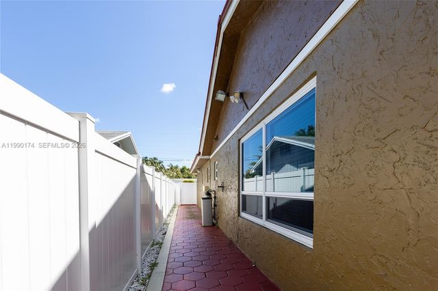 4548 SW 28th Way, Dania Beach, FL 33312