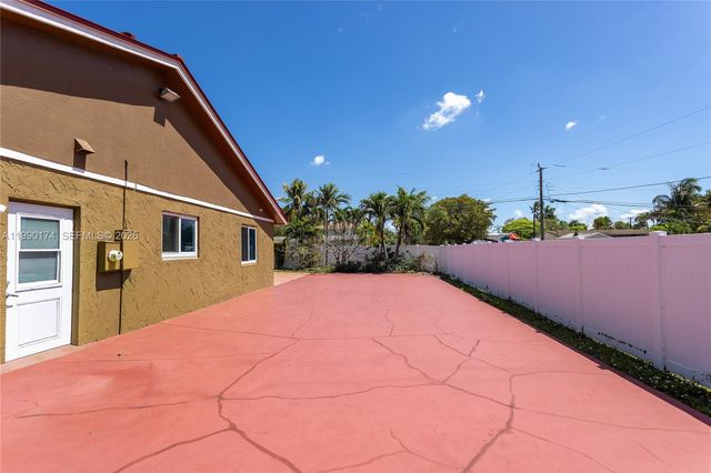 4548 SW 28th Way, Dania Beach, FL 33312