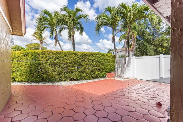 4548 SW 28th Way, Dania Beach, FL 33312