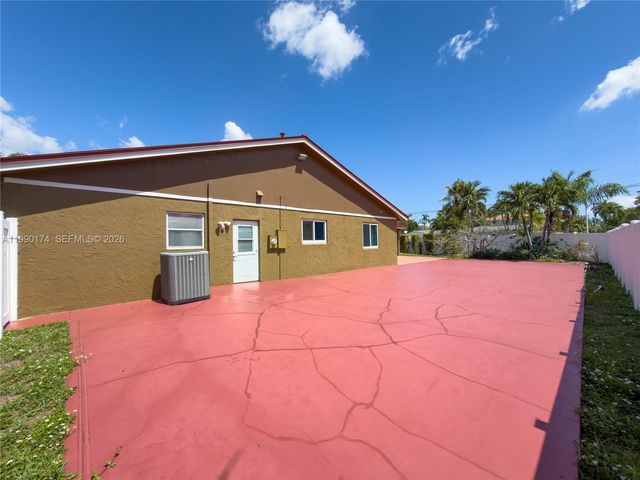 4548 SW 28th Way, Dania Beach, FL 33312