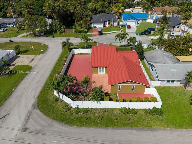 4548 SW 28th Way, Dania Beach, FL 33312