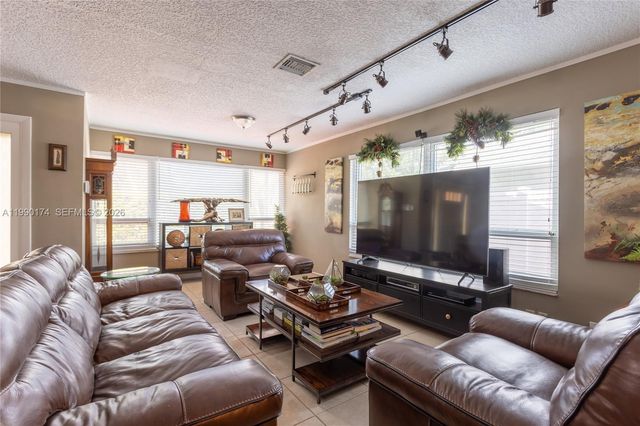 4548 SW 28th Way, Dania Beach, FL 33312