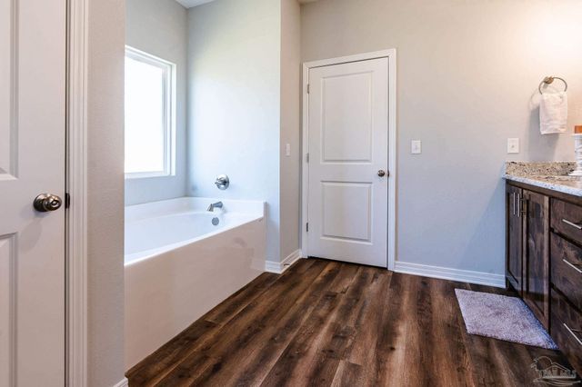 9897 Shangri La West Rd, Milton, FL 32583