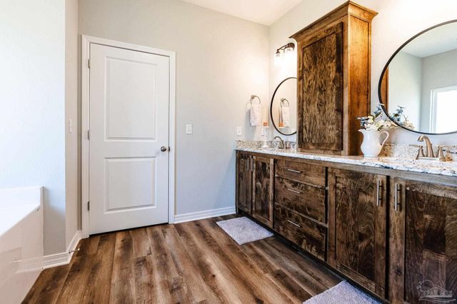 9897 Shangri La West Rd, Milton, FL 32583