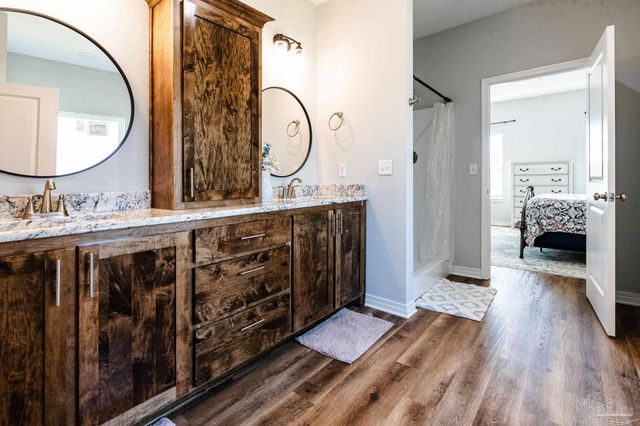 9897 Shangri La West Rd, Milton, FL 32583