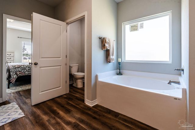 9897 Shangri La West Rd, Milton, FL 32583