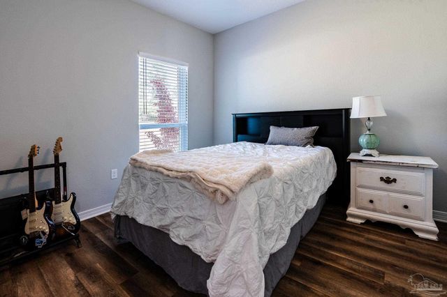 9897 Shangri La West Rd, Milton, FL 32583