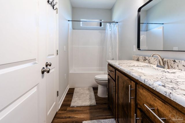 9897 Shangri La West Rd, Milton, FL 32583